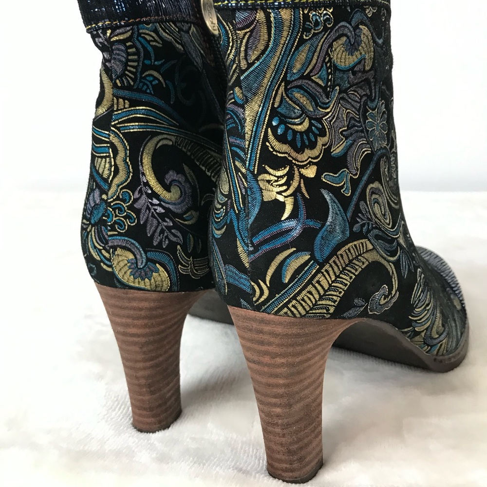 Blue and Gold Heeled Boots with Intricate Pattern - Picture 2 of 15